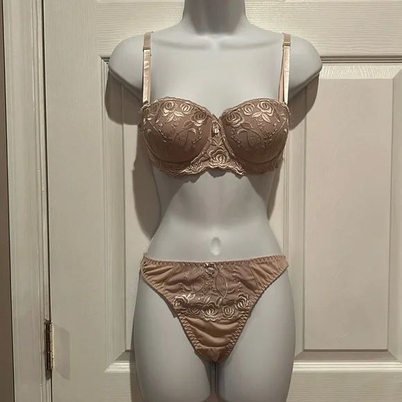 Maidenform Light Tan Underwire Bra and Thong Pantie Set - Picture 1 of 8